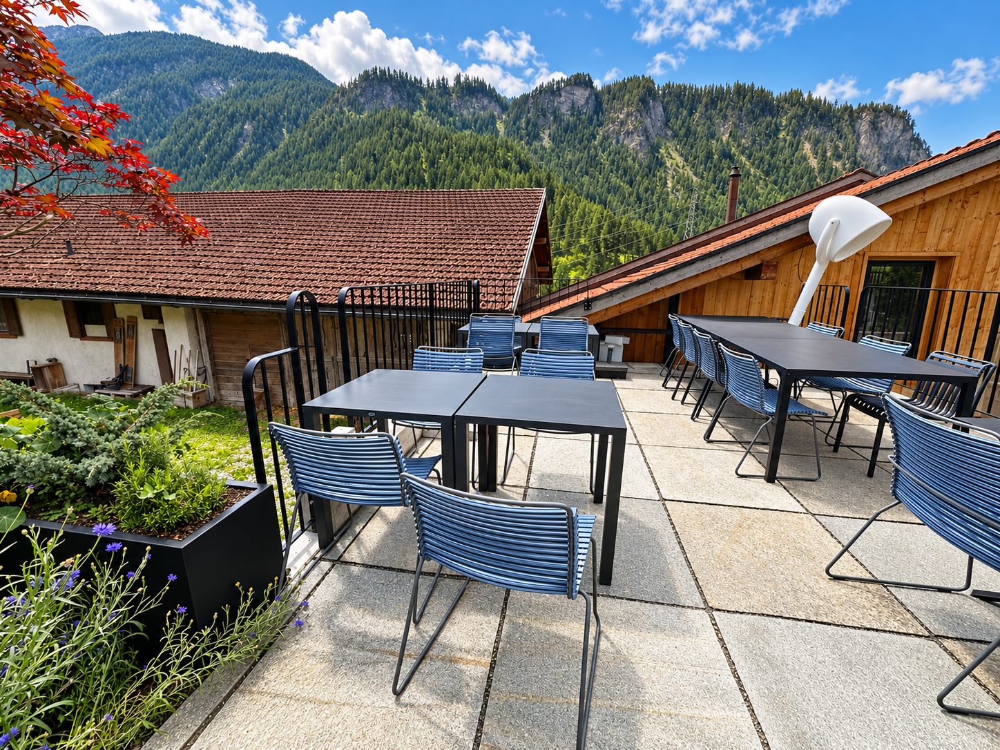 Die Dachterrasse des Il Nido mit Blick auf die Berge